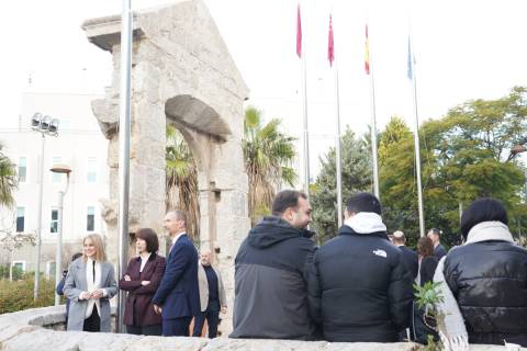 El Rector, junto a la ministra de Ciencia y la delegada del Gobierno, en el Campus de la Muralla.